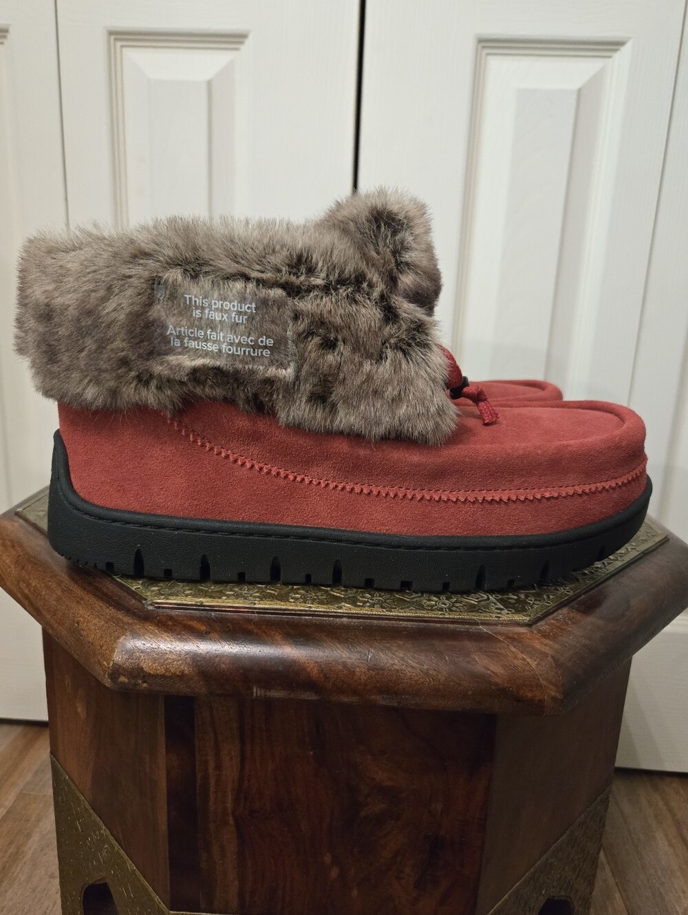 Manitobah Boots Size 9